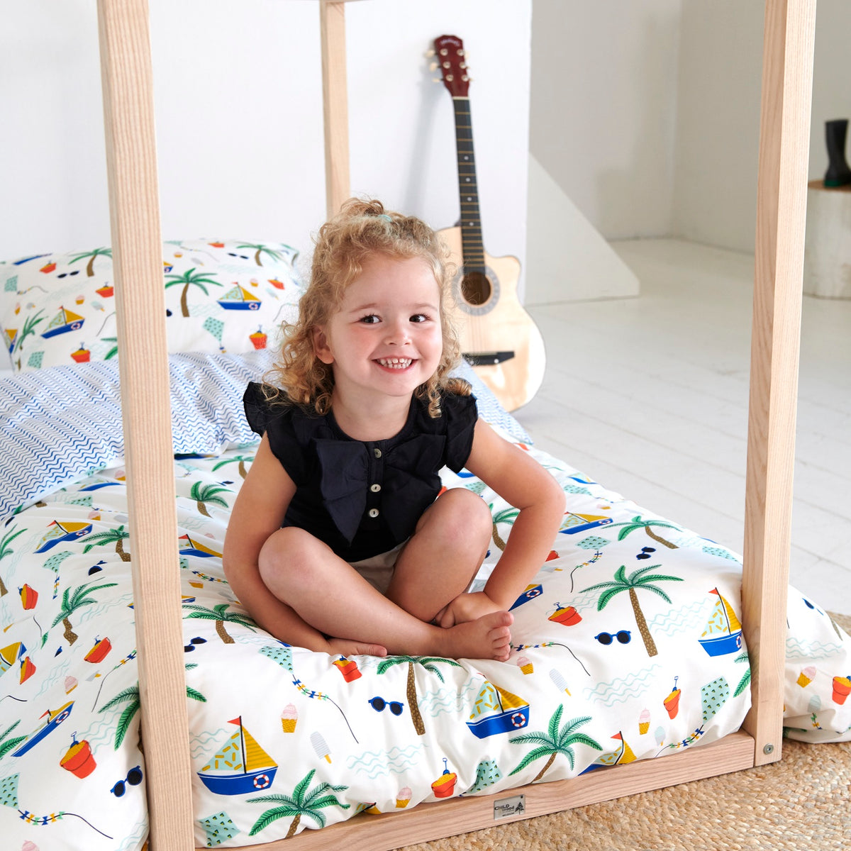 Covers & Co Kinder Wendebettwäsche Manoas Bunt Palmen Eimer Sonnenbrille Drachen