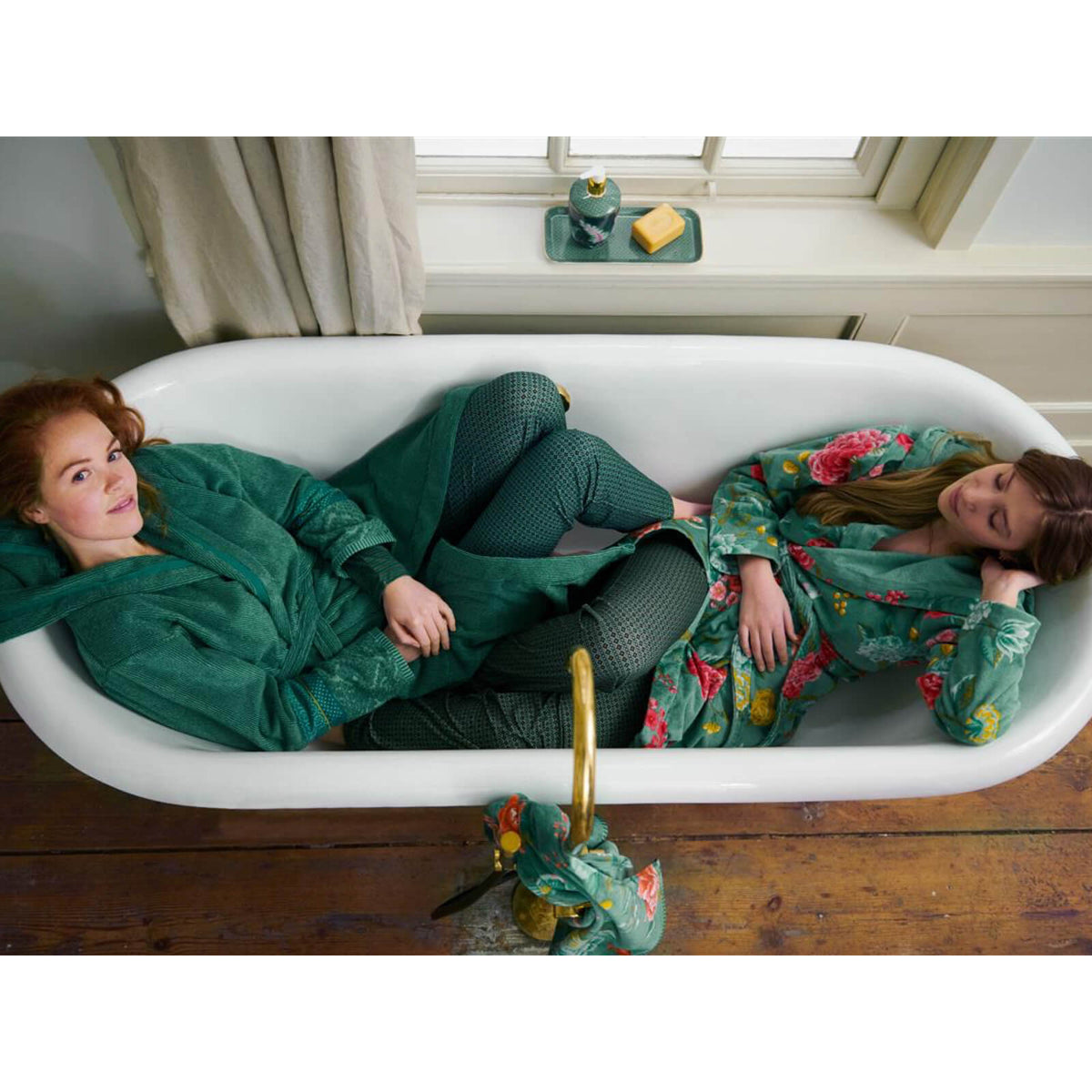 pip studio bademantel good evening gruen blumen