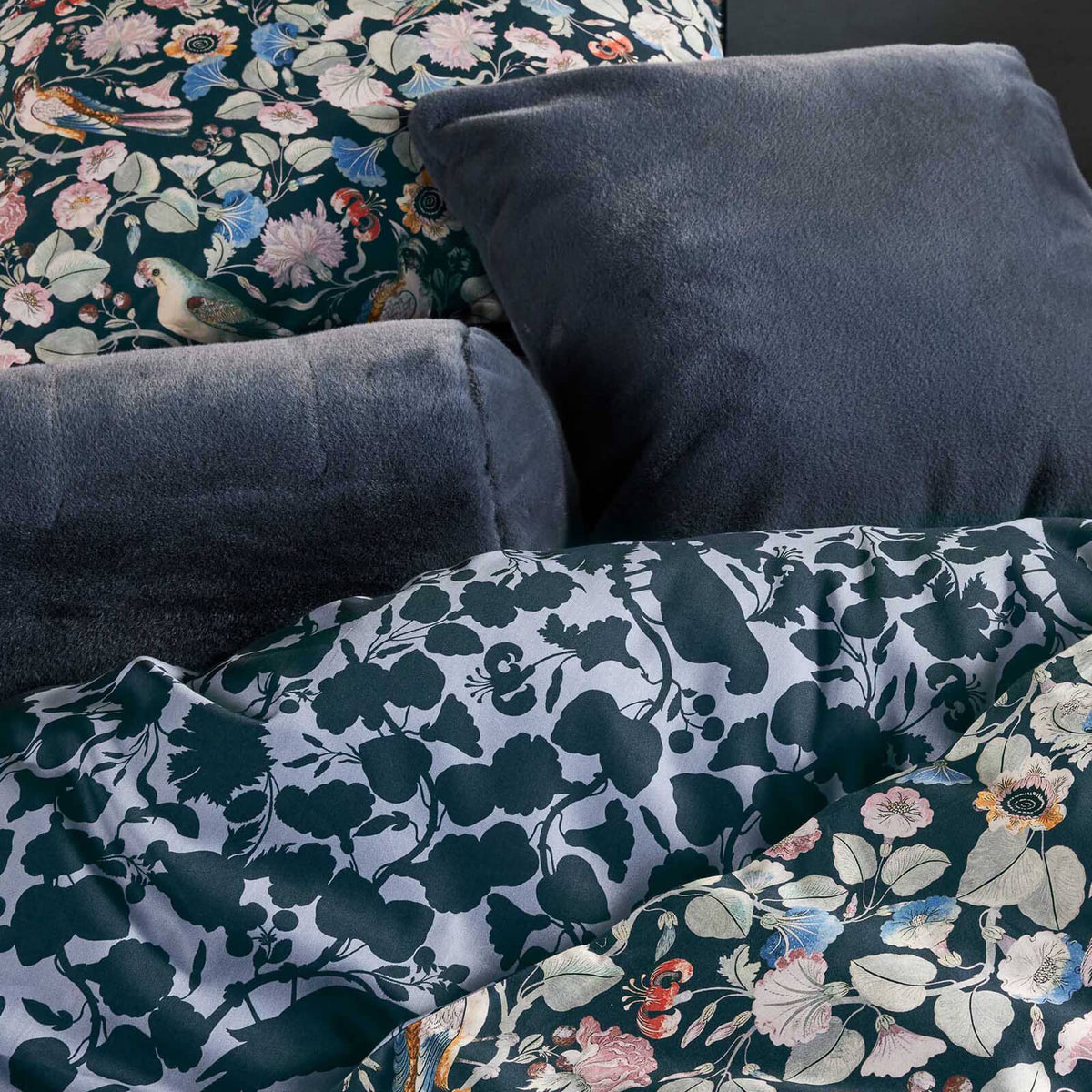 bettwaesche aleste wendedesign gebluemt blau grau