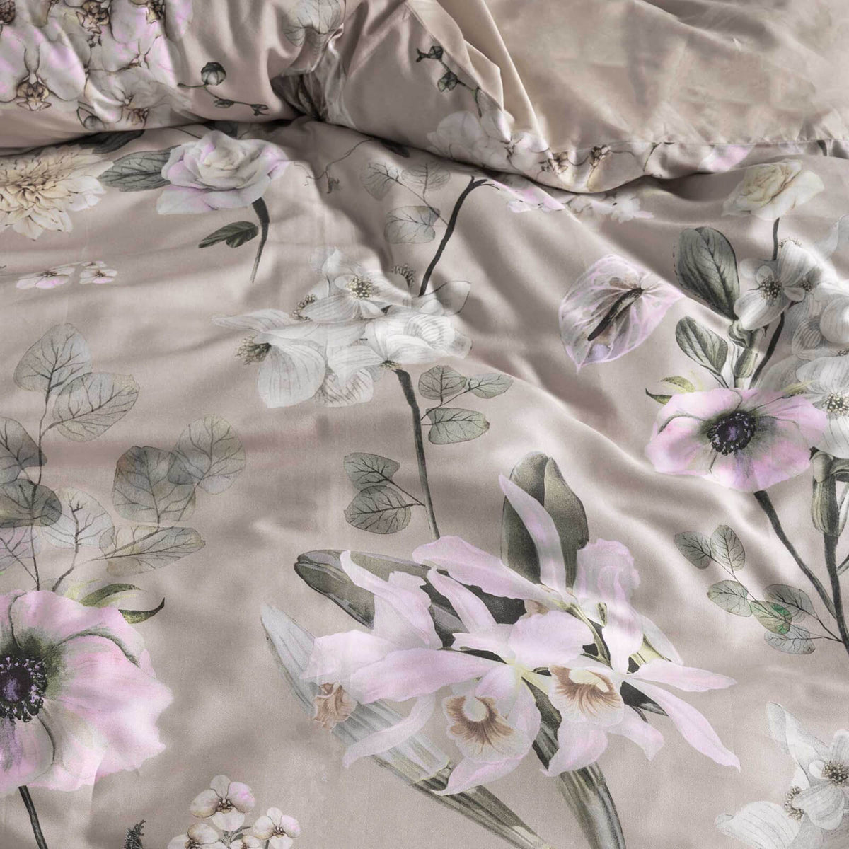 bettwaesche noe wendedesign gebluemt beige