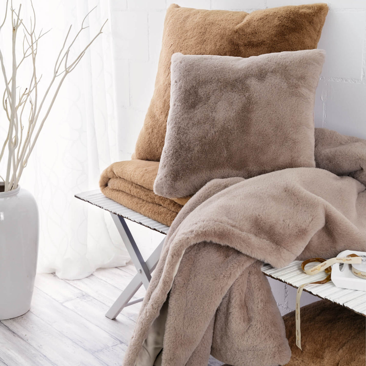 Winterhome Fellkissen Guanako Pearl Tierfell