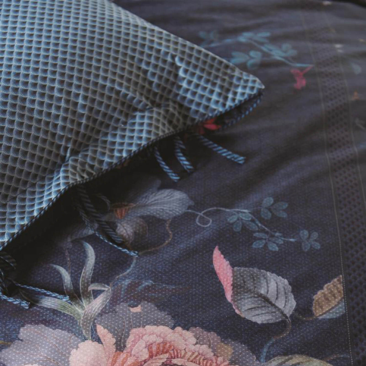 bettgarnitur bettwaesche blumen blau tokyo bouquet