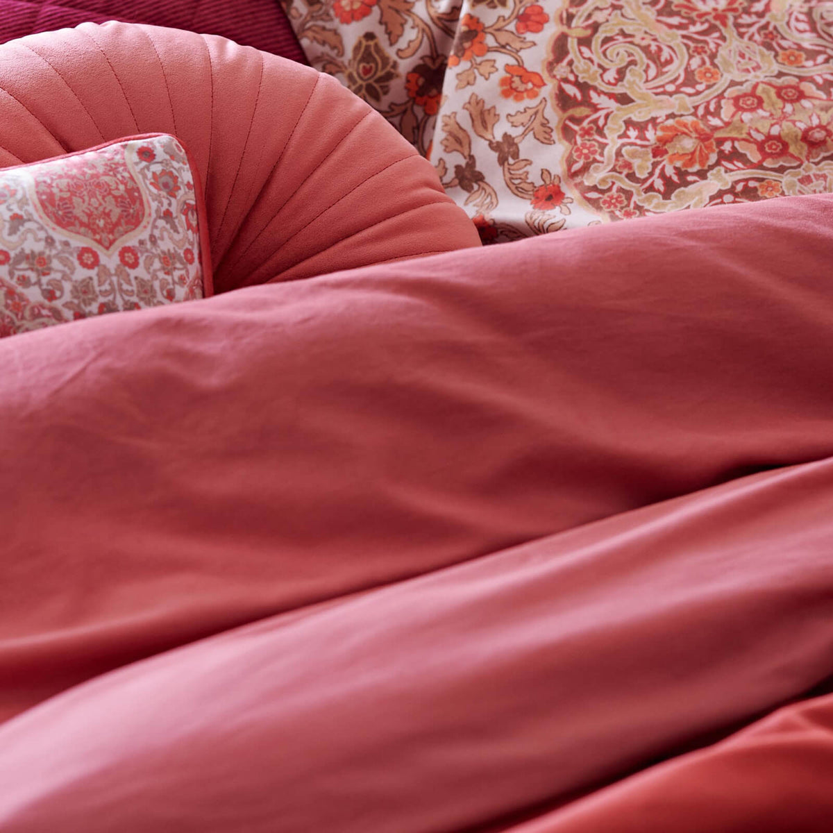 bettwaesche muster tischlaeufer rosen rot rosa baumwoll satin
