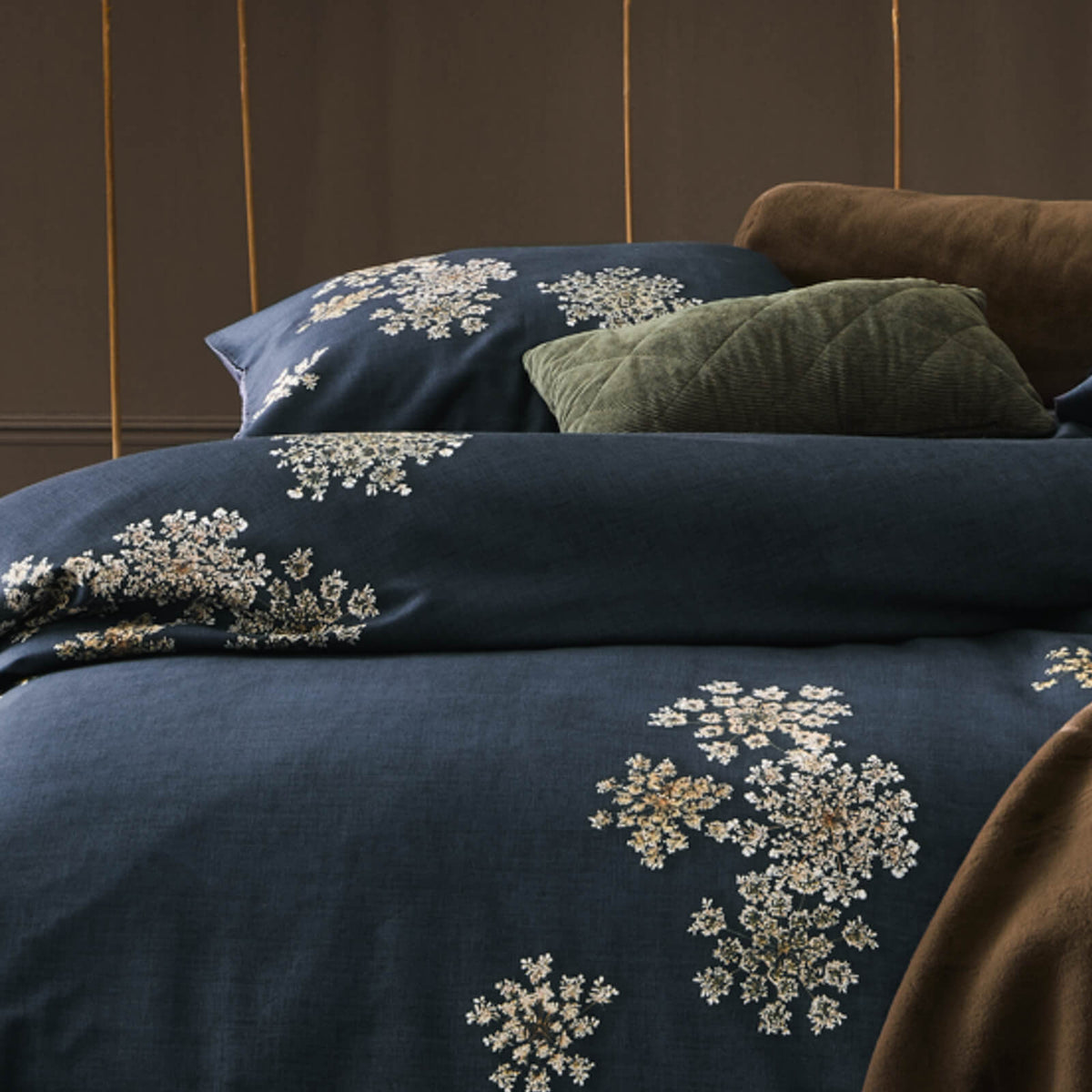 bettwaesche essenza blau blueten weiß baumwollsatin